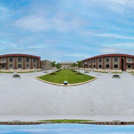 Oyo Hotel Orlando Airport Bagian luar foto