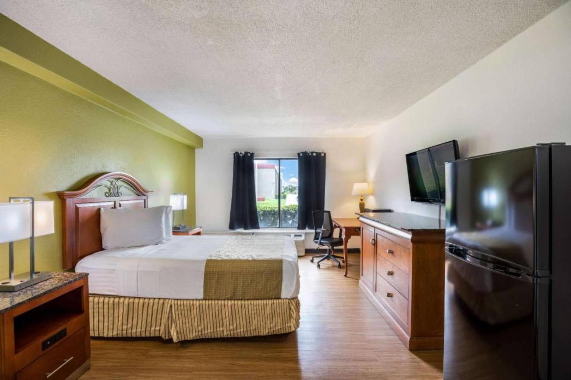Oyo Hotel Orlando Airport Bagian luar foto
