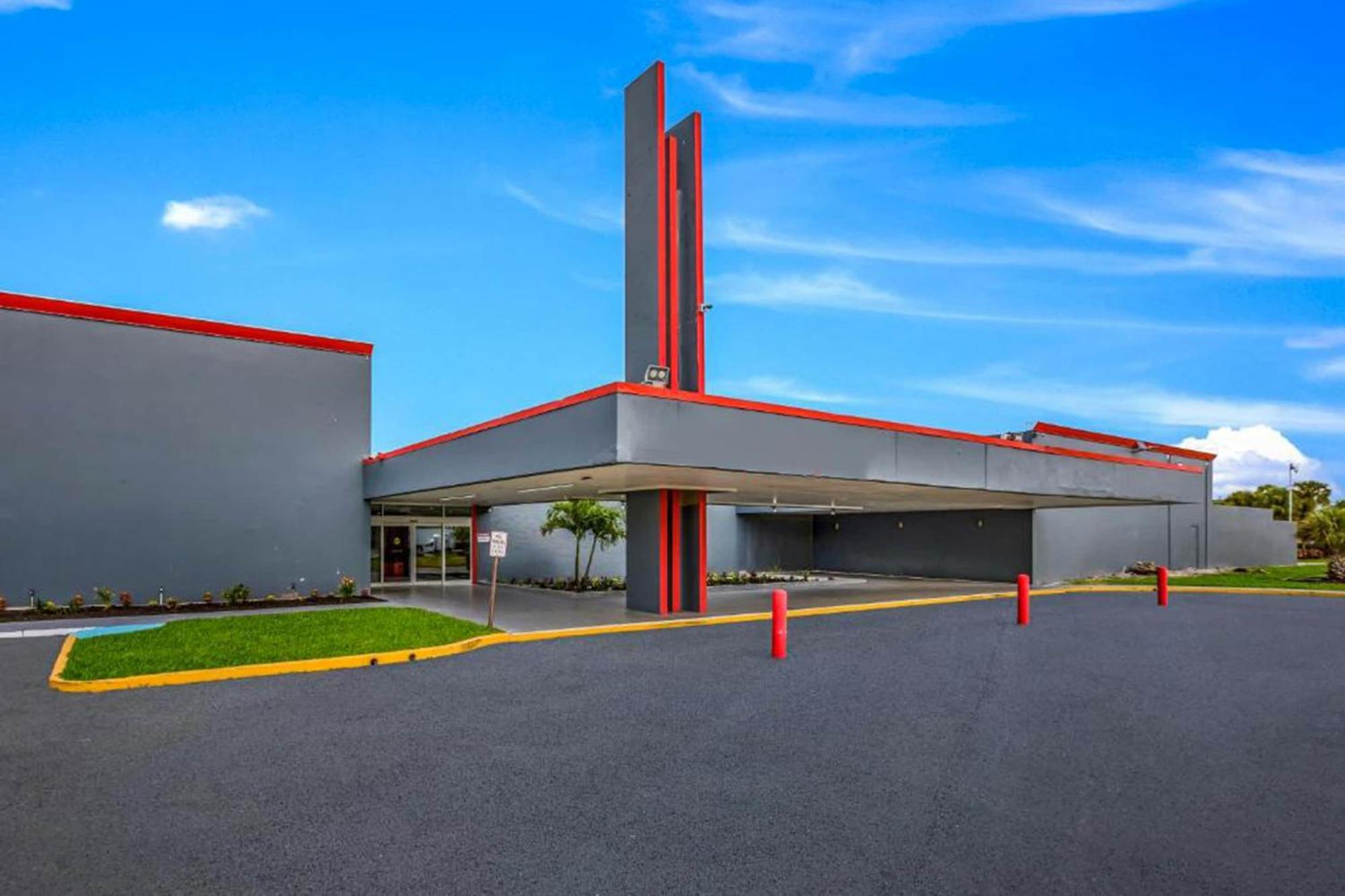 Oyo Hotel Orlando Airport Bagian luar foto