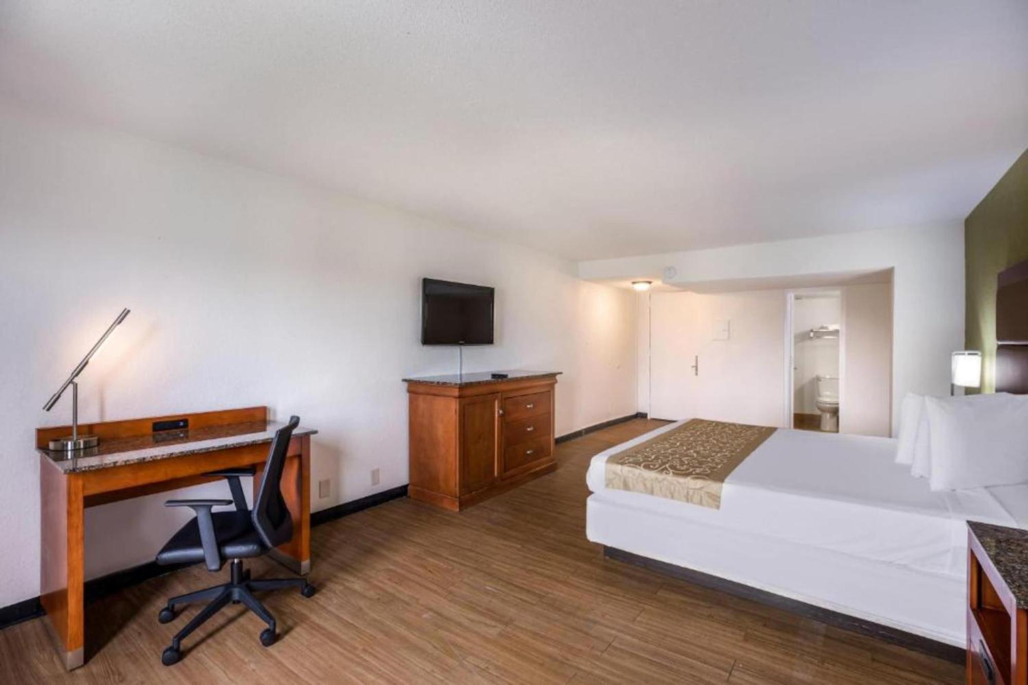 Oyo Hotel Orlando Airport Bagian luar foto