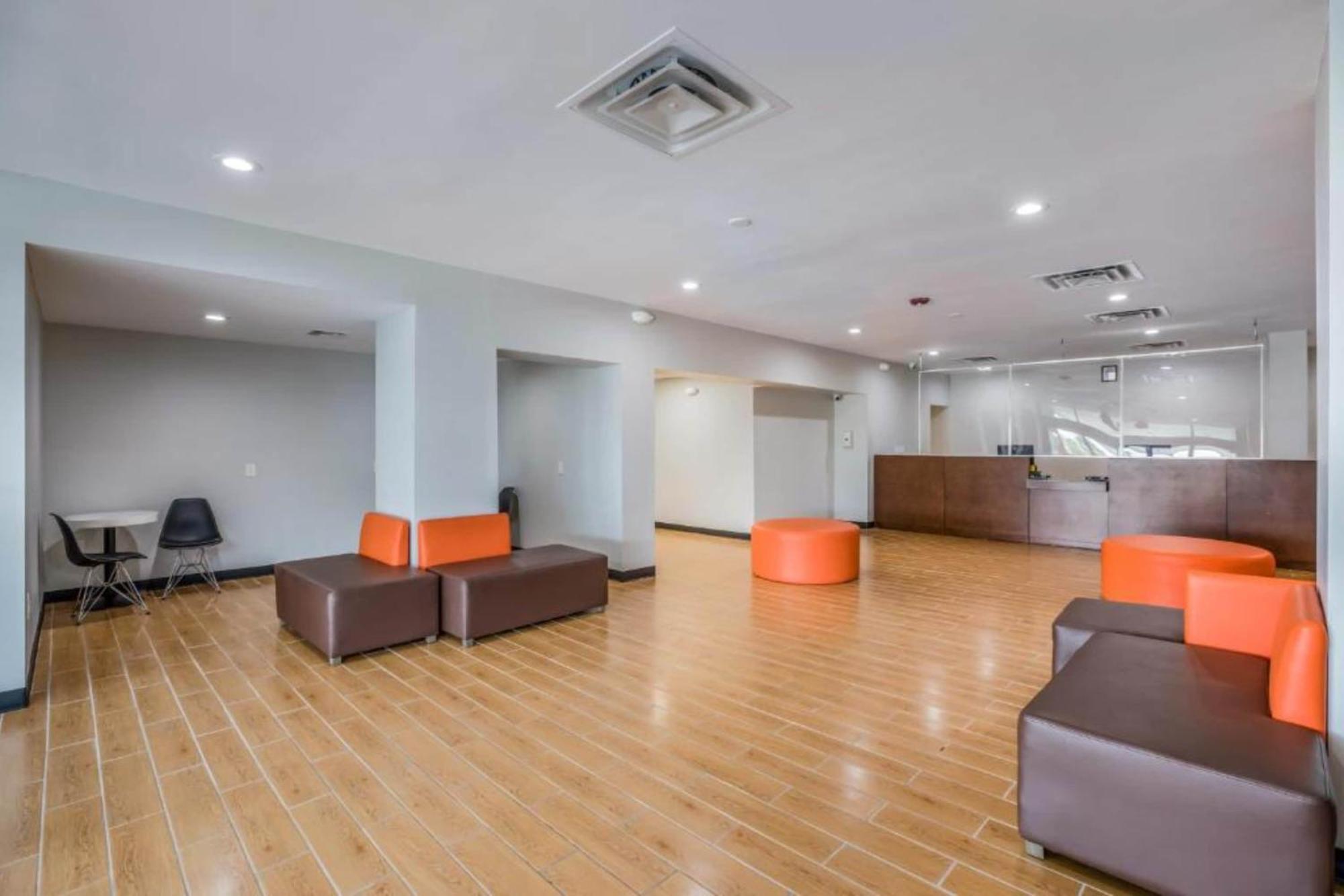 Oyo Hotel Orlando Airport Bagian luar foto