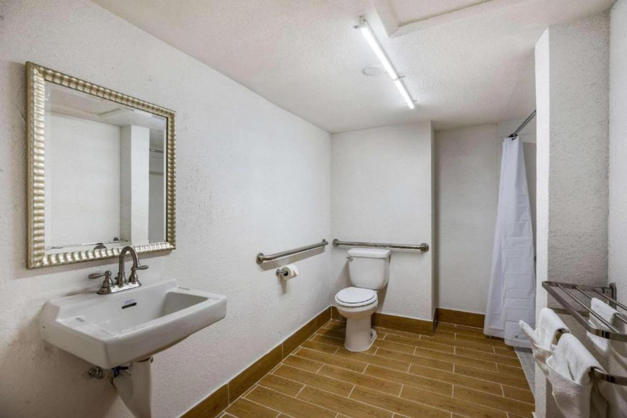 Oyo Hotel Orlando Airport Bagian luar foto