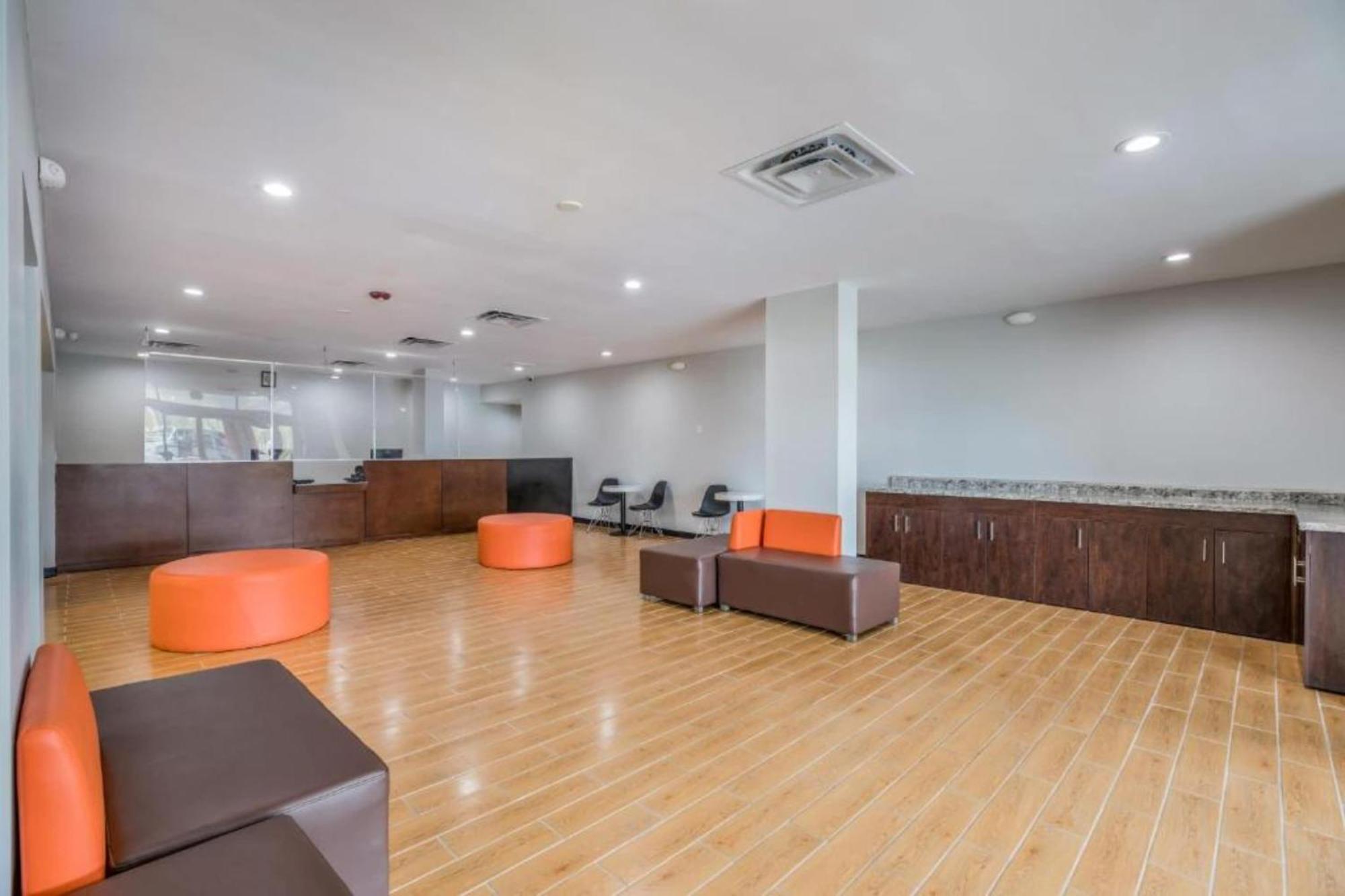 Oyo Hotel Orlando Airport Bagian luar foto